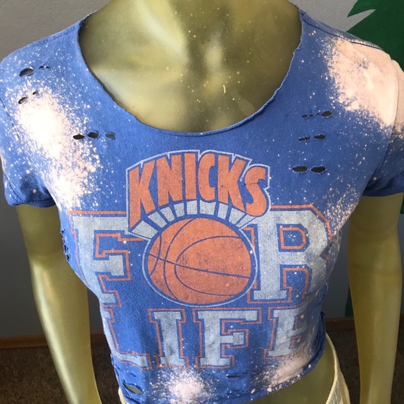New York Knicks Basketball Bleached Crop Top - Picture 3 of 7